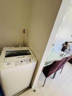Elegant Suite with Balcony l Free wifi and netflix I Across NAIA T3 Airport - 2