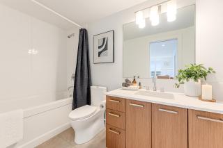 Upscale 2 Bedroom Suite with Stunning Urban Panorama - Vancouver - 1