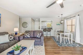 Lake Condo w/ View & Pool - 0