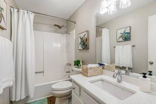 Lake Condo w/ View & Pool - 4