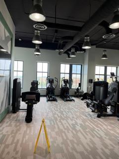 Luxury Stay-Free Parking-Amazon HQ-Nearby DC-Wifi-Pool-Gym - 9