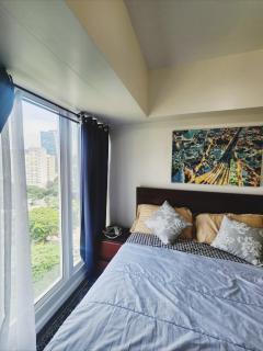 Solinea Tower3 in front of Ayala - 5