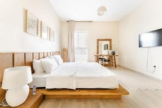 WabiSabi 2BR Stay Walk to Ferrari & Warner Bros - Abu Dhabi - 2