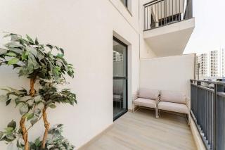 WabiSabi 2BR Stay Walk to Ferrari & Warner Bros - Abu Dhabi - 1