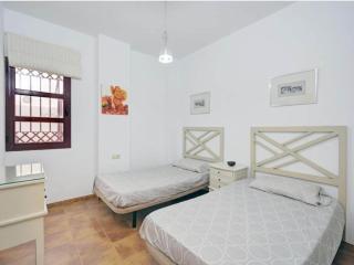 Chic Apt by Playa Granada - 7