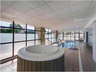 Chic Apt by Playa Granada - 4