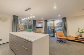 Modern Inner City Retreat-Walk to Parks and Cafes - 3