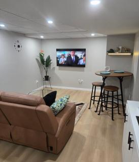 Cozy 2 bedroom basement with side entrance - - 0