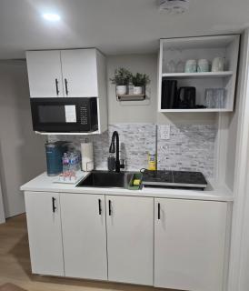 Cozy 2 bedroom basement with side entrance - - 8
