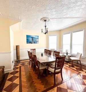 Coastal Charm Retreat - Victorian 7-Bedroom House - 8