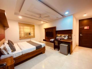 Hotel Urban S R Luxury Palace Near IGI Airport - 4