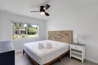 Modern Coastal Retreat - 7