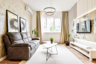 Live The City In A Designer Apartment Near Main St - 8