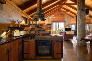 Earthen Escape A Cozy Couples Getaway - 6