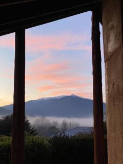 Earthen Escape A Cozy Couples Getaway - 5