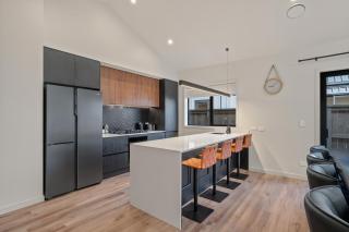 Mountain Escape by Remarkables 11 | 4-bedrooms - 5