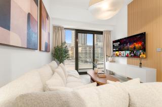 Stylish 1BR with Netflix Pool & Gym Access - 5