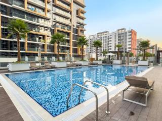 Stylish 1BR with Netflix Pool & Gym Access - 6