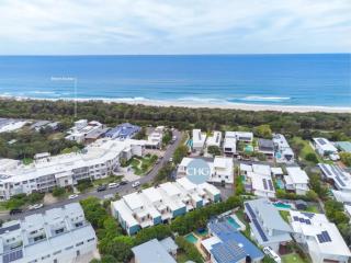 Beachside Haven Modern Townhouse with Pool - 0