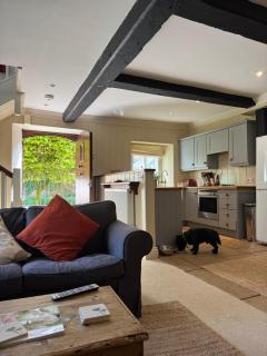 Cosy Cottage Overlooking Malmesbury Abbey - 4