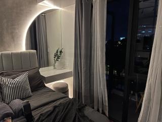 The QuietPad A Stylish Studio, Pool with Free Parking in Davao City Center - 9