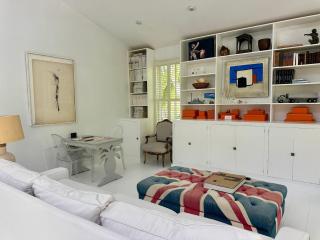 Hibiscus Hill Cricket Pavilion - retreat near Pink Sand Beach cottage - 3