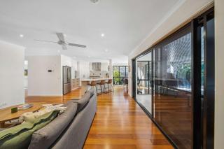Mountaintop Pool Retreat - The Ideal Family Escape - 4