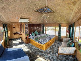 Luxury freedom group of houseboats - 1