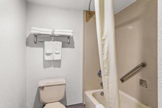 Quality Inn Jacksonville - Orange Park near Naval Air Station - 3
