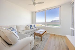 LaVista Luxury Beachfront Apartment - 7