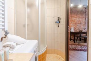 Gliwice Industrial Brick Style Apartment by BookingHost - 4