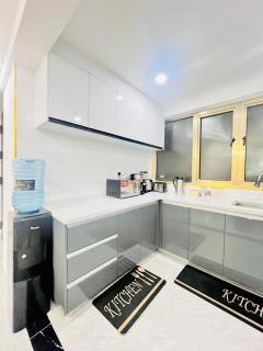 supreme luxury living three bedroom apartments with breathtaking amazing city views gym swimming pool fully equipped gym children playground and ample parking space and proximity to major shopping malls and gourmet restaurants - Nairobi - 2