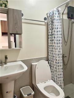 Peaceful Studio at The Median - City Skyline View, Short Walk to IT Park - 2