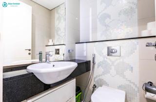 Blue Breeze - Stunning 1BR with Canal & Pool Views - 3