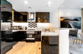 Blue Breeze - Stunning 1BR with Canal & Pool Views - 4