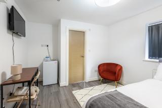 Sleek Contractor Stay and Holiday Let - Sleeps 2 - Coventry - 0