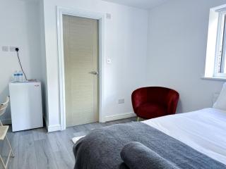 Sleek Contractor Stay and Holiday Let - Sleeps 2 - Coventry - 7