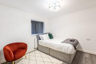 Sleek Contractor Stay and Holiday Let - Sleeps 2 - Coventry - 2