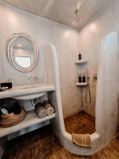 Sensia Luxury Apartment with Hot tub - Oia - 2