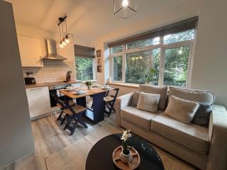 Cozy 2-Bed Flat near Beach - Bournemouth - 3