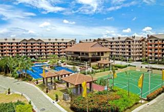 Tropical Hawaiian 2BR Condo Unit in Metro Manila with Laundry Area - Sleeps 4 - Manila - 0