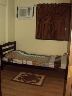 Tropical Hawaiian 2BR Condo Unit in Metro Manila with Laundry Area - Sleeps 4 - Manila - 8
