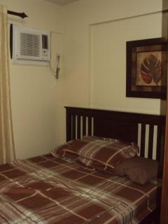 Tropical Hawaiian 2BR Condo Unit in Metro Manila with Laundry Area - Sleeps 4 - Manila - 6