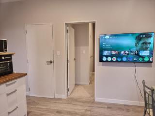 BEHOME - Modern Guest Suite - 6