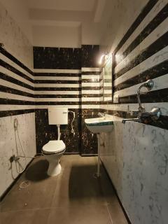 AH South premium 6BHK w Private Pool - 9