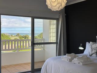 Poseidon Beachfront Holiday Home - 8