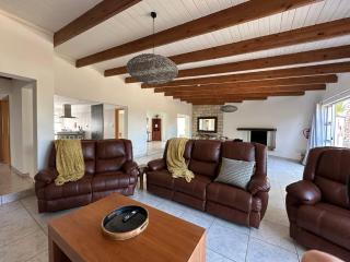 Poseidon Beachfront Holiday Home - 7