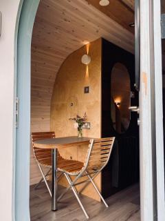 Henge Hideaway - - 7