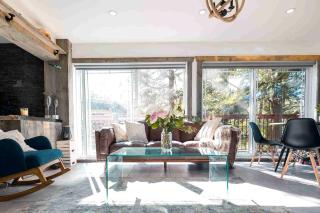 Gorgeous Luminous Cabin with Incredible Deck, Hot-Tub and Majestic Views in Quebec - 9