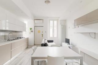 GuestHost - MM5 Isola Bright Apartment - 4
